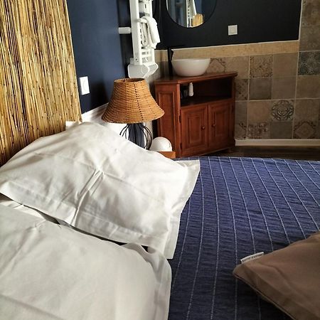Les 2 Tours Hotel Chenay  Buitenkant foto