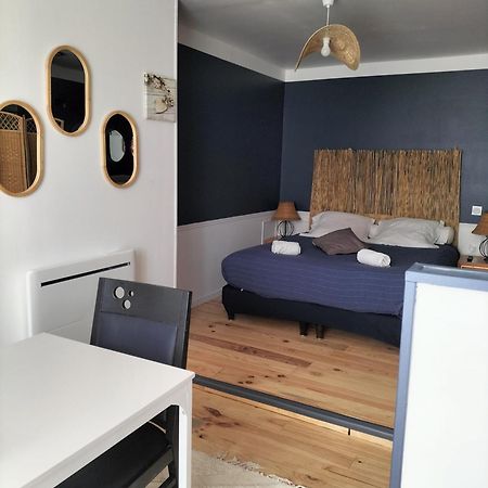 Les 2 Tours Hotel Chenay  Buitenkant foto