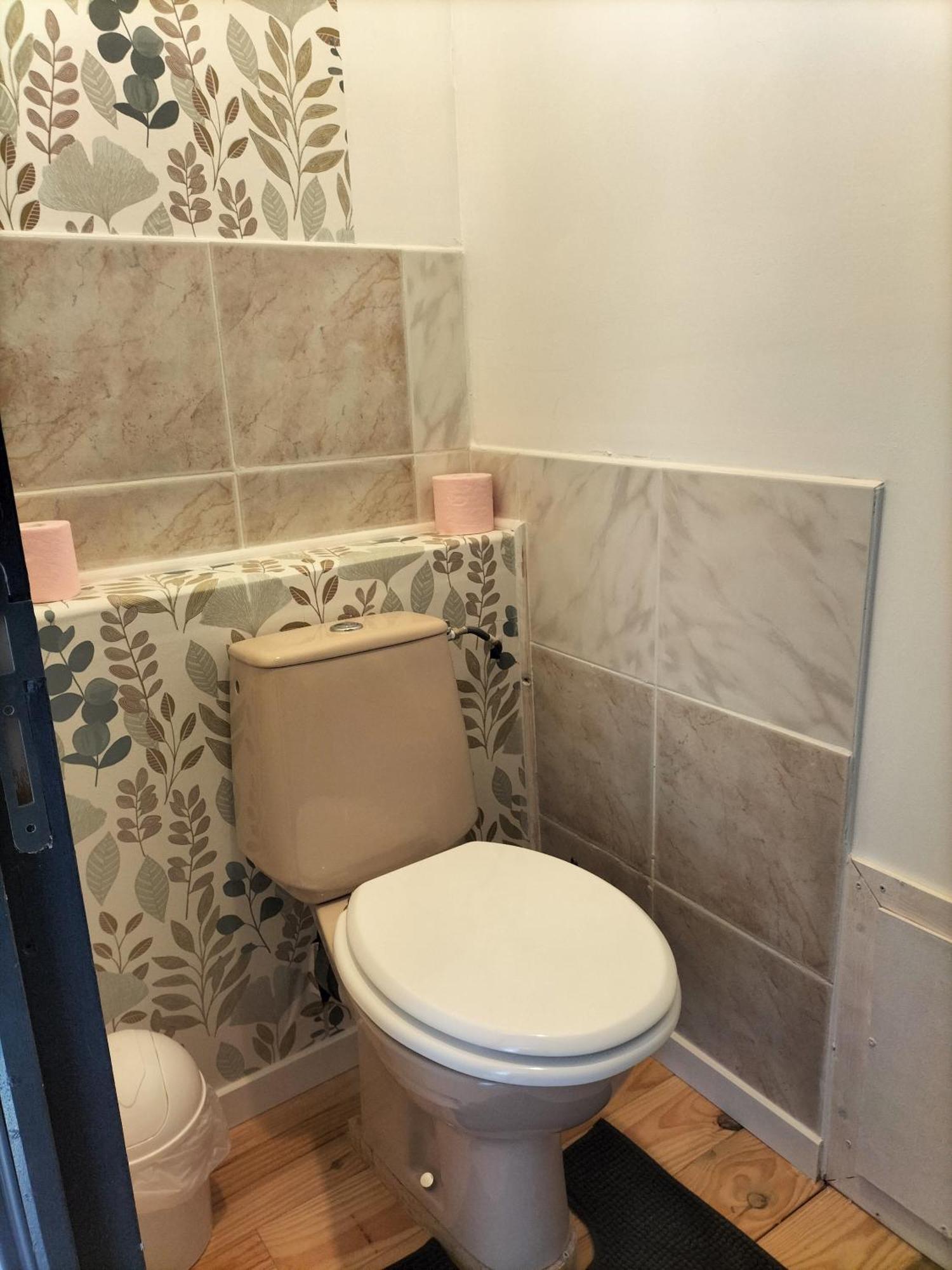 Les 2 Tours Hotel Chenay  Buitenkant foto
