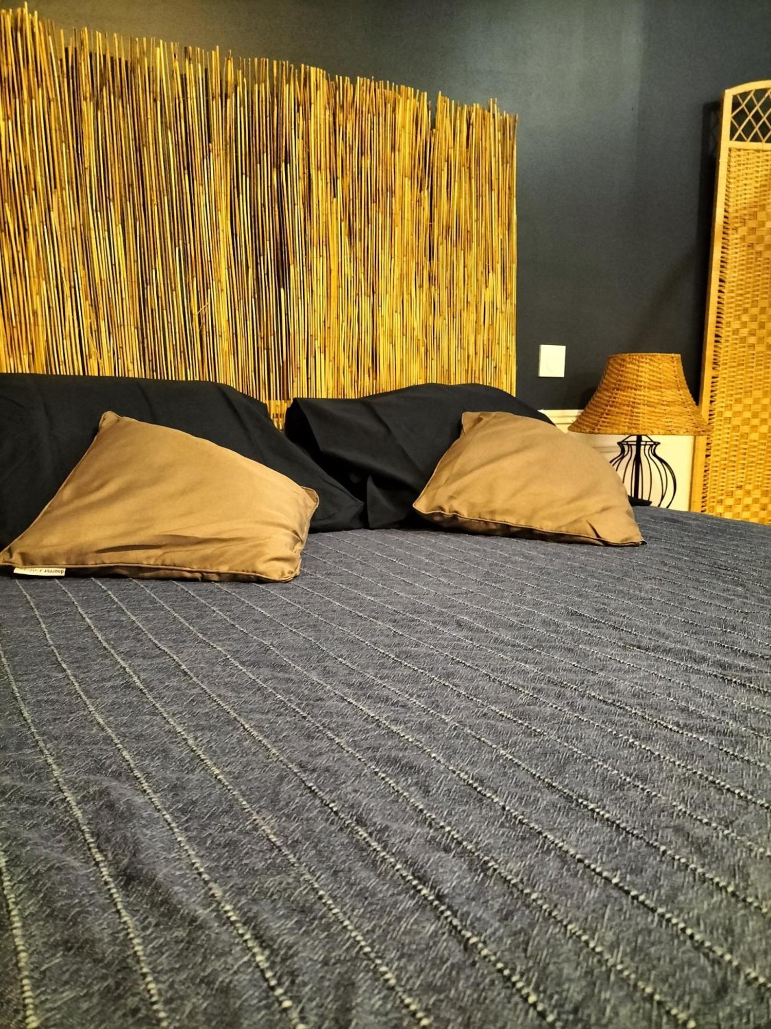 Les 2 Tours Hotel Chenay  Buitenkant foto