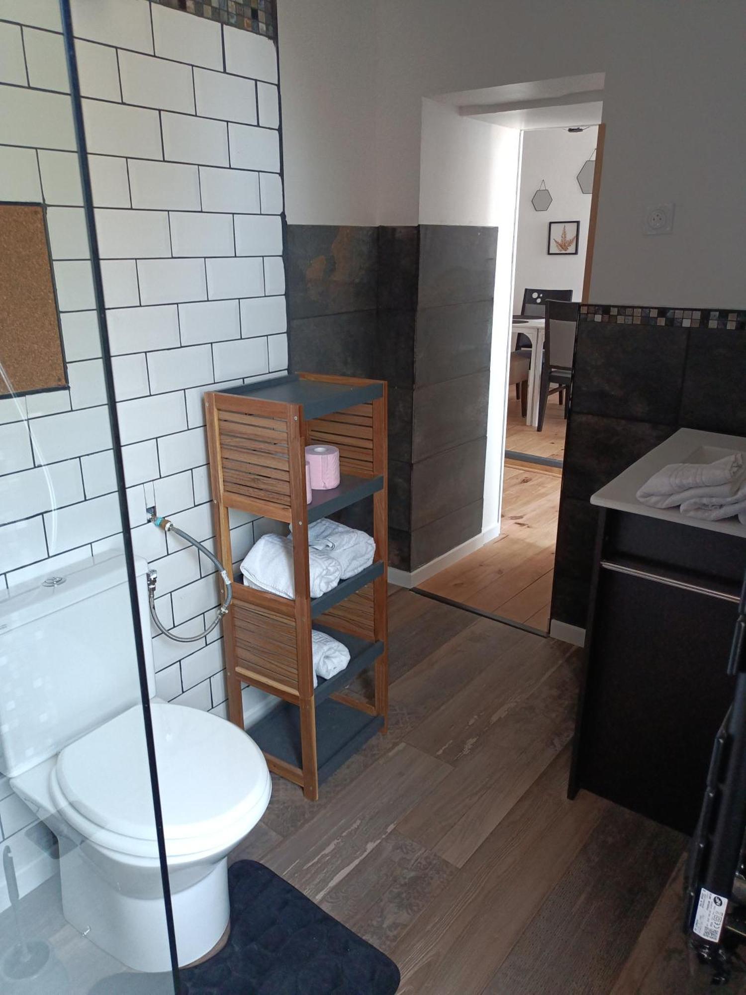 Les 2 Tours Hotel Chenay  Buitenkant foto