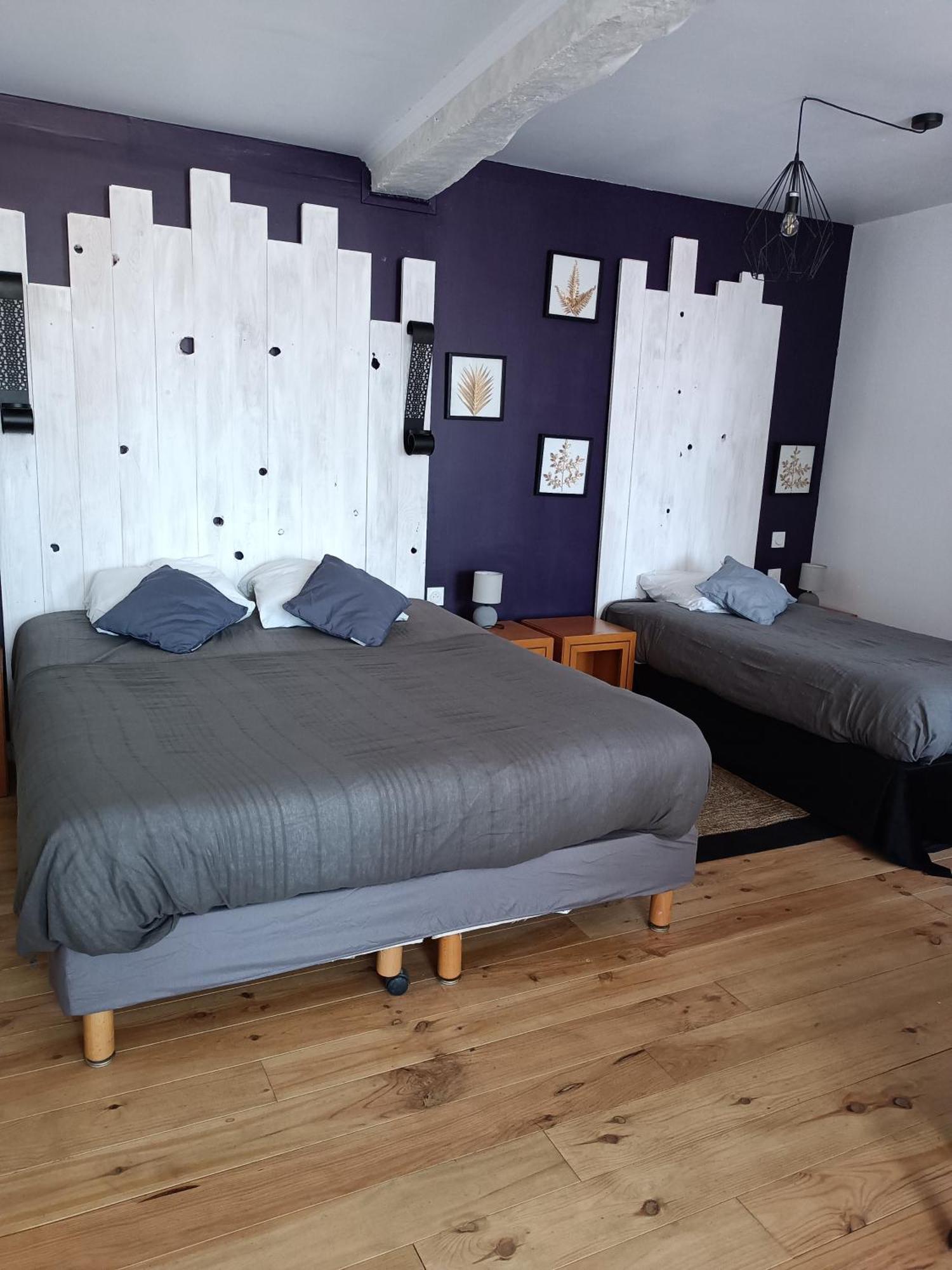 Les 2 Tours Hotel Chenay  Buitenkant foto